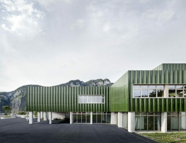Alpine Green: the vibrant ceramic skin redesigning the Grossmatt School in Hergiswil